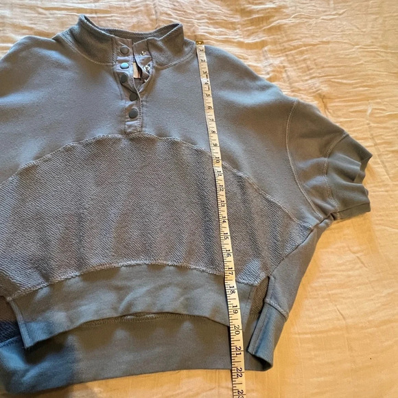 Urban Outfitters BDG Cropped Sweater  - Oversized Small - Like new condition - Picture 5 of 6